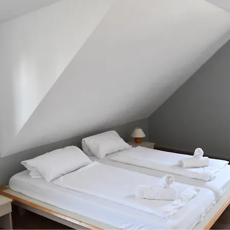 Schoene 54qm 2 1-4 Personen An Der Kreptitzer Heide Auf Ruegen - Wandern Fahrradfahren Und Dranske