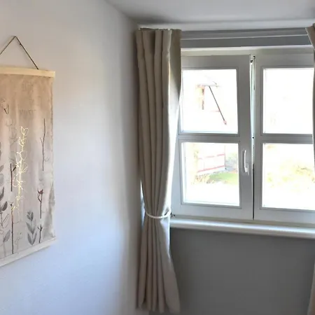 Schoene 54qm 2 1-4 Personen An Der Kreptitzer Heide Auf Ruegen - Wandern Fahrradfahren Und *